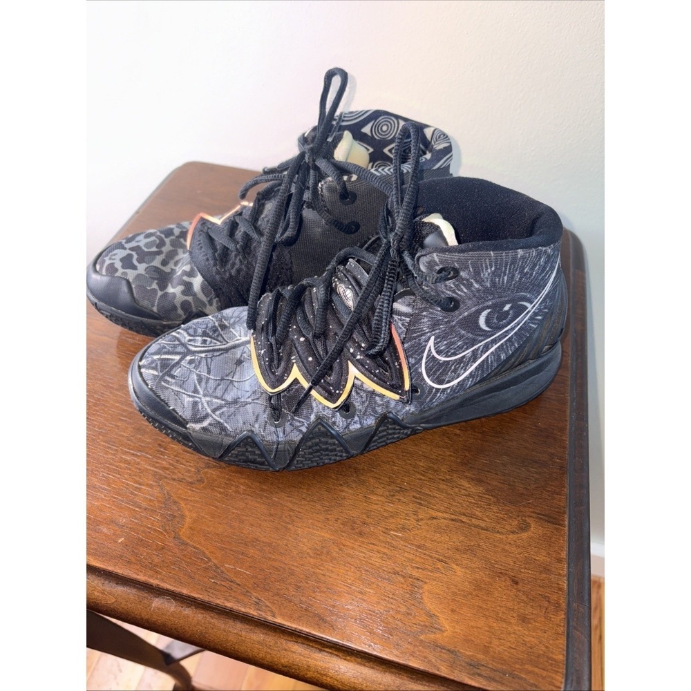 Nike Kyrie 5 Taco PE Basketball Sneakers Kids Size 5y Eye Graphic DA2322-001
